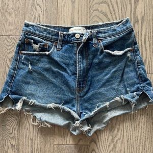 ABERCROMBIE HIGH RISE MOM SHORTS